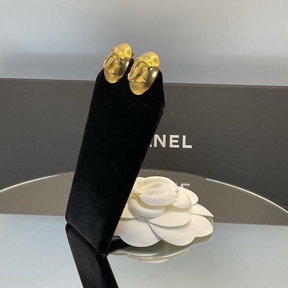 CHANEL Gold Iconic CC Logo Earrings - Picture 10 of 16